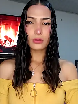 Lanna hott  online show from 11/18/25, 06:55