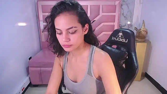 Snapshot of Tyna_ch chatting on 03/22/25, 10:37 Tyna ch online show from 03/22/25, 10:37