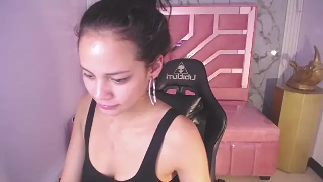 Snapshot of Tyna_ch chatting on 03/15/25, 09:38 Tyna ch online show from 03/15/25, 09:38