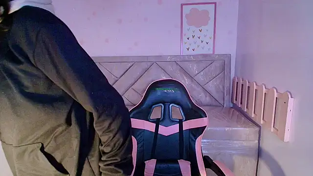 Snapshot of Tyna_ch chatting on 02/25/25, 04:25 Tyna ch online show from 02/25/25, 04:25