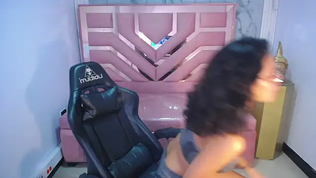 Snapshot of Tyna_ch chatting on 03/21/25, 07:24 Tyna ch online show from 03/21/25, 07:24