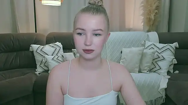 shy  lady online show from 04/28/26, 11:25