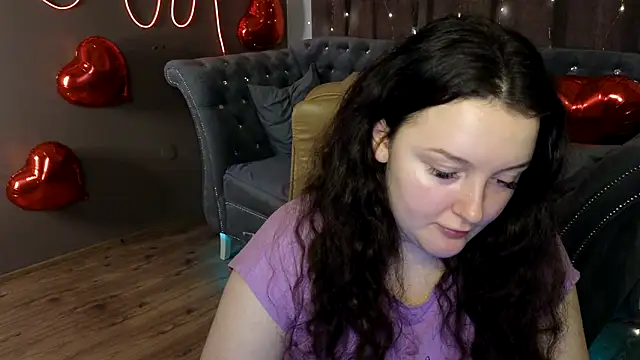 Snapshot of GloriNichols chatting on 03/10/25, 02:16 GloriNichols online show from 03/10/25, 02:16