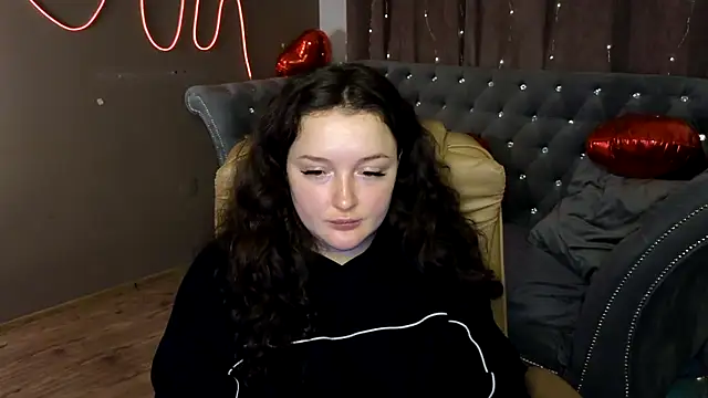 Snapshot of GloriNichols chatting on 03/20/25, 12:11 GloriNichols online show from 03/20/25, 12:11