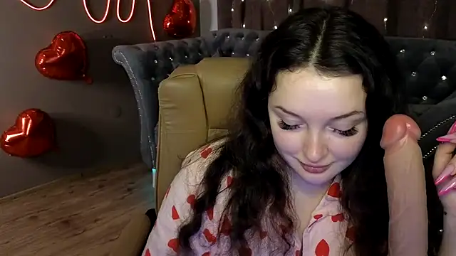 Snapshot of GloriNichols chatting on 02/22/25, 12:51 GloriNichols online show from 02/22/25, 12:51