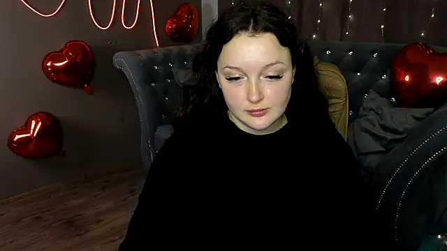 Snapshot of GloriNichols chatting on 02/16/25, 06:21 GloriNichols online show from 02/16/25, 06:21