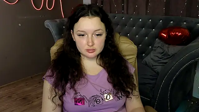 Snapshot of GloriNichols chatting on 03/17/25, 02:12 GloriNichols online show from 03/17/25, 02:12