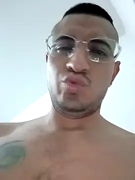 Snapshot of ale3J4a chatting on 03/17/25, 06:07 ale3J4a online show from 03/17/25, 06:07