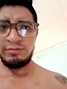 Snapshot of ale3J4a chatting on 09/29/25, 10:04 ale3J4a online show from 09/29/25, 10:04