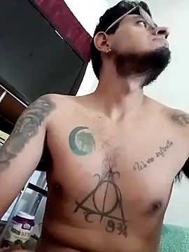 Snapshot of ale3J4a chatting on 10/04/25, 03:57 ale3J4a online show from 10/04/25, 03:57