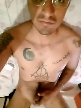 Snapshot of ale3J4a chatting on 03/03/25, 01:28 ale3J4a online show from 03/03/25, 01:28