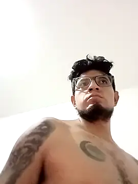 Snapshot of ale3J4a chatting on 10/19/25, 09:56 ale3J4a online show from 10/19/25, 09:56