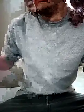 Snapshot of ale3J4a chatting on 11/15/25, 04:00 ale3J4a online show from 11/15/25, 04:00