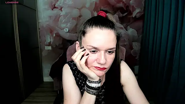 AriaGray online show from 11/30/25, 02:45