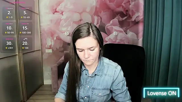 AriaGray online show from 10/30/25, 01:53