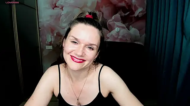 AriaGray online show from 11/25/25, 02:56