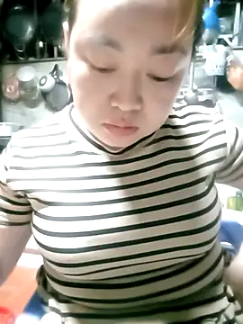 Snapshot of VyOanh2K chatting on 12/22/25, 03:23 VyOanh2K online show from 12/22/25, 03:23