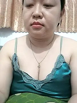 VyOanh2K online show from 10/27/25, 02:40