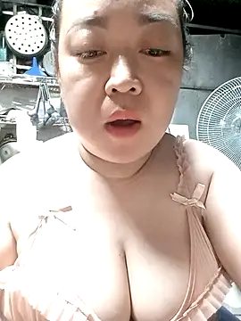 Snapshot of VyOanh2K chatting on 02/18/26, 06:48 VyOanh2K online show from 02/18/26, 06:48