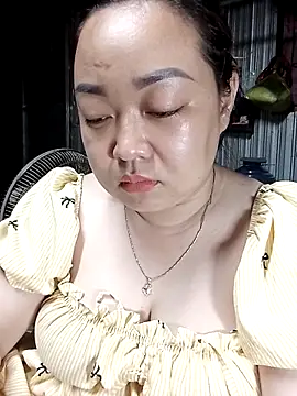 VyOanh2K online show from 10/18/25, 12:51