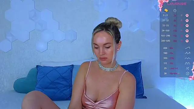 Lynna Sparks online show from 09/25/25, 03:23