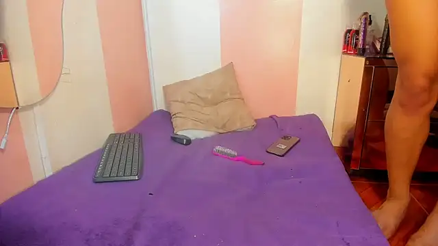 Snapshot of Aura_love69 chatting on 11/27/25, 05:13 Aura love69 online show from 11/27/25, 05:13