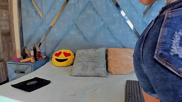 Aura love69 online show from 02/22/26, 05:43