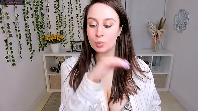 Lattea online show from 03/25/26, 04:06