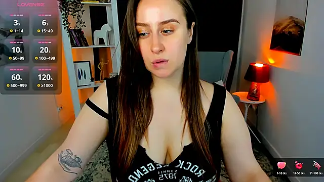 Snapshot of Lattea chatting on 10/18/25, 04:20 Lattea online show from 10/18/25, 04:20