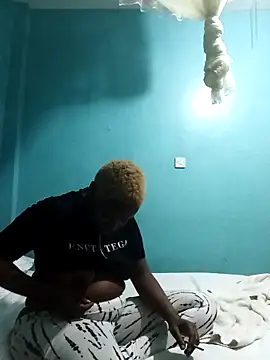 Snapshot of Gold-aass chatting on 12/22/25, 10:54 Gold-aass online show from 12/22/25, 10:54