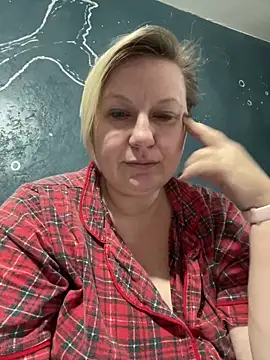 CuteHanna online show from 12/18/25, 08:30