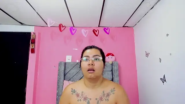 Snapshot of LaylaHolmes chatting on 03/20/26, 11:44 LaylaHolmes online show from 03/20/26, 11:44