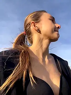 GraceTorrez online show from 11/21/25, 12:04