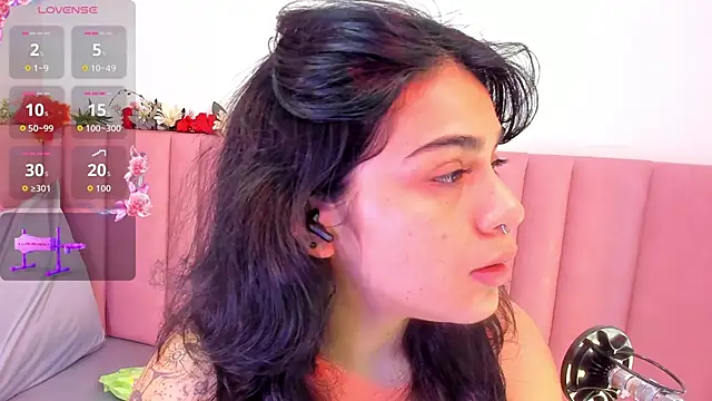 zyle boobs online show from 10/25/25, 12:17