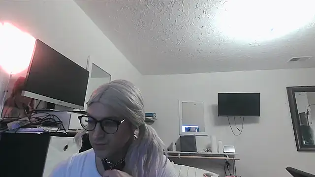Snapshot of sissytrapdolly24 chatting on 05/01/26, 03:06 sissytrapdolly24 online show from 05/01/26, 03:06