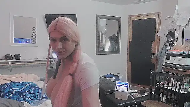 Snapshot of sissytrapdolly24 chatting on 11/28/25, 09:26 sissytrapdolly24 online show from 11/28/25, 09:26