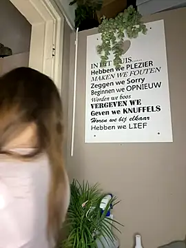 sophiamlf online show from 12/15/25, 07:31