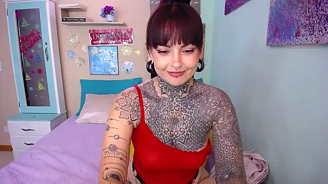 Snapshot of LolaRouse chatting on 12/18/24, 08:36 LolaRouse online show from 12/18/24, 08:36
