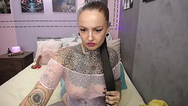 Snapshot of LolaRouse chatting on 04/10/26, 07:32 LolaRouse online show from 04/10/26, 07:32