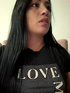 Sara luna  online show from 12/05/25, 01:16