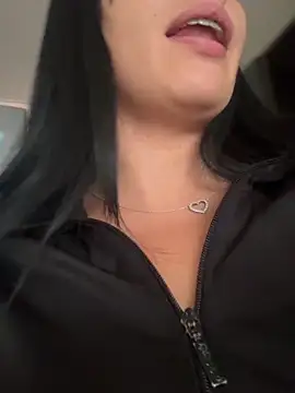 Sara luna  online show from 04/07/26, 06:21