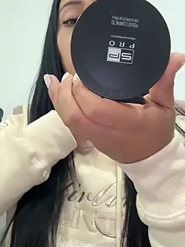 Sara luna  online show from 11/27/25, 12:00