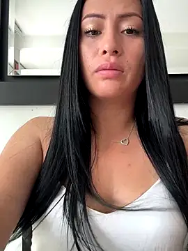 Sara luna  online show from 11/10/25, 02:00