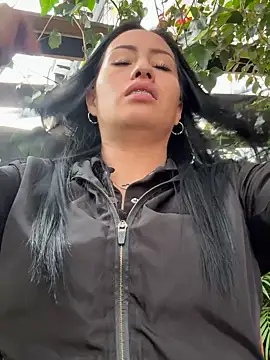 Sara luna  online show from 03/13/25, 09:37