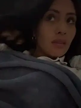 Sara luna  online show from 11/21/25, 07:57