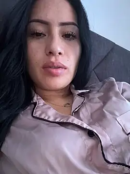 Sara luna  online show from 12/17/24, 01:27