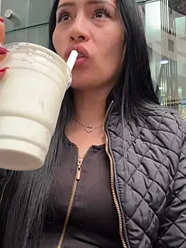 Sara luna  online show from 01/06/25, 04:02