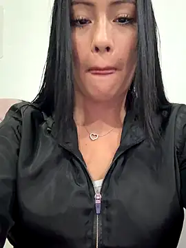 Sara luna  online show from 10/29/25, 12:42