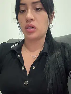 Sara luna  online show from 02/02/26, 11:37