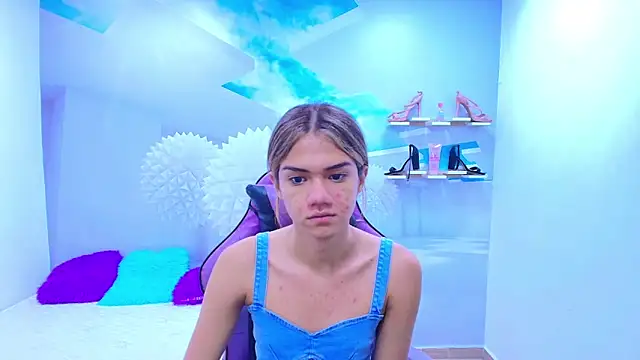 Snapshot of DEMI_LEED chatting on 12/20/25, 01:03 DEMI LEED online show from 12/20/25, 01:03